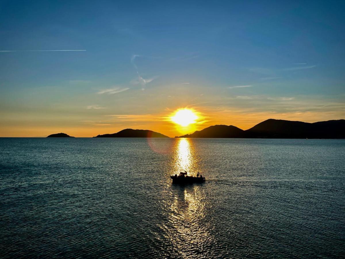 Il Sogno Dei Poeti Apartment Lerici Bagian luar foto